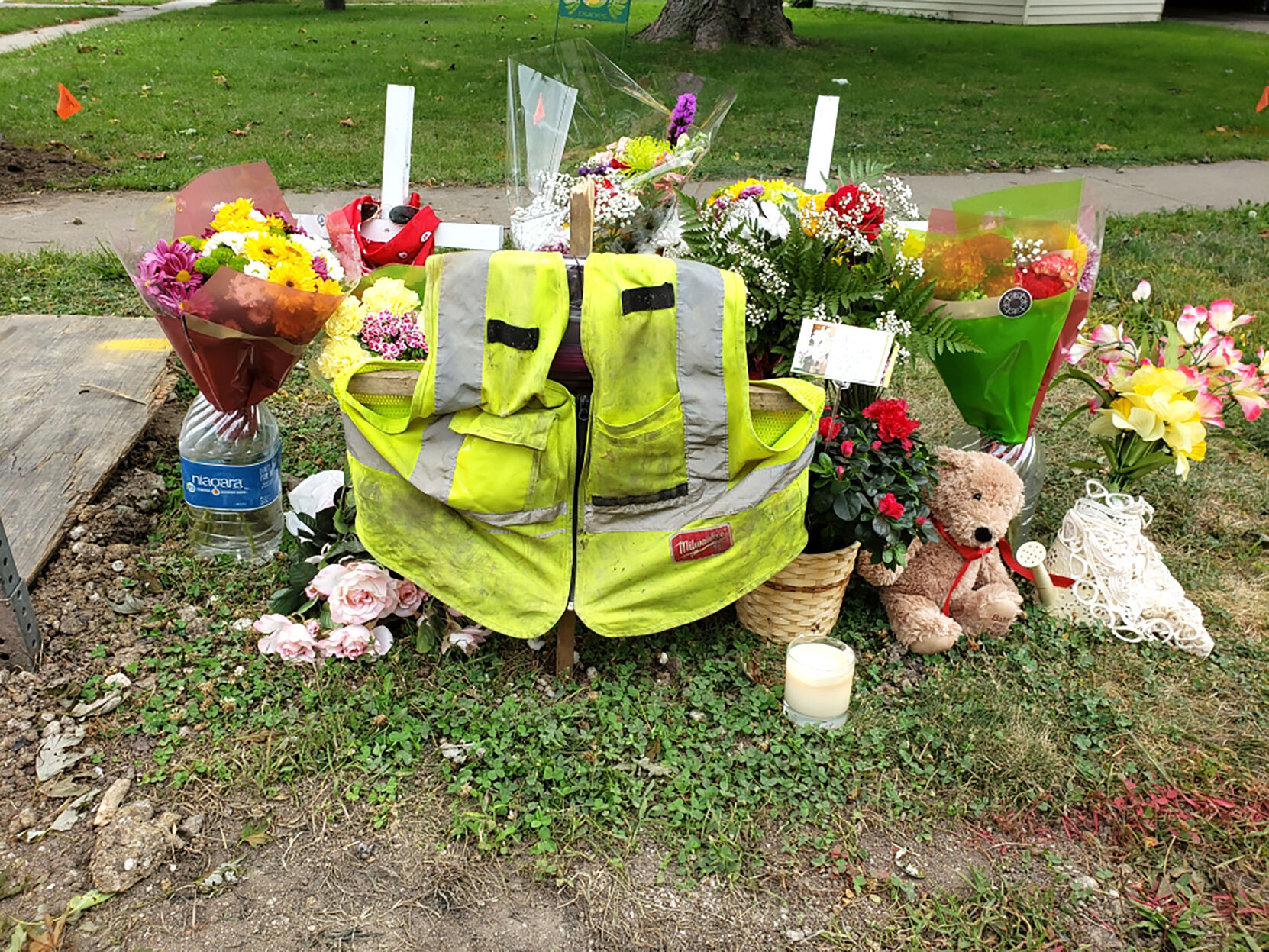 Community honors workers killed in accident